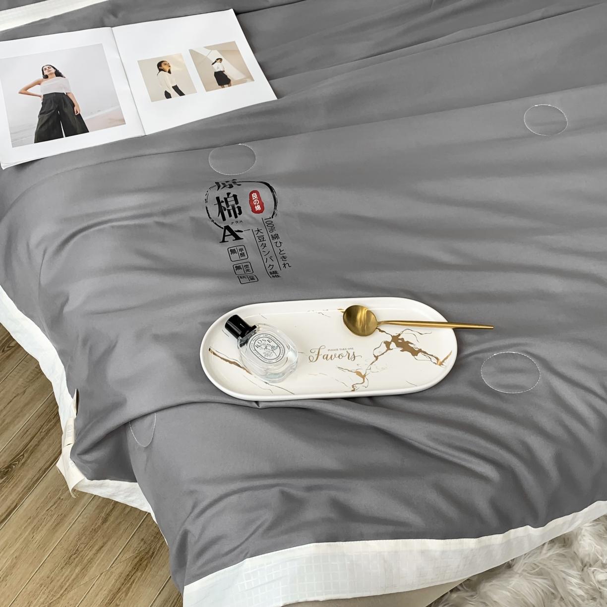 91家纺网 家纺一手货源 找家纺 2025爱宝被业手包边原棉被直播夏凉被 灰色