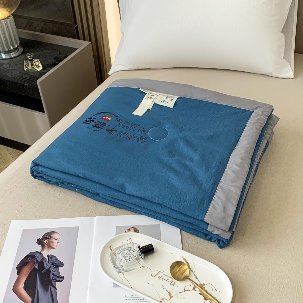 91家纺网 家纺一手货源 找家纺 2025爱宝被业手包边原棉被直播夏凉被 蓝色