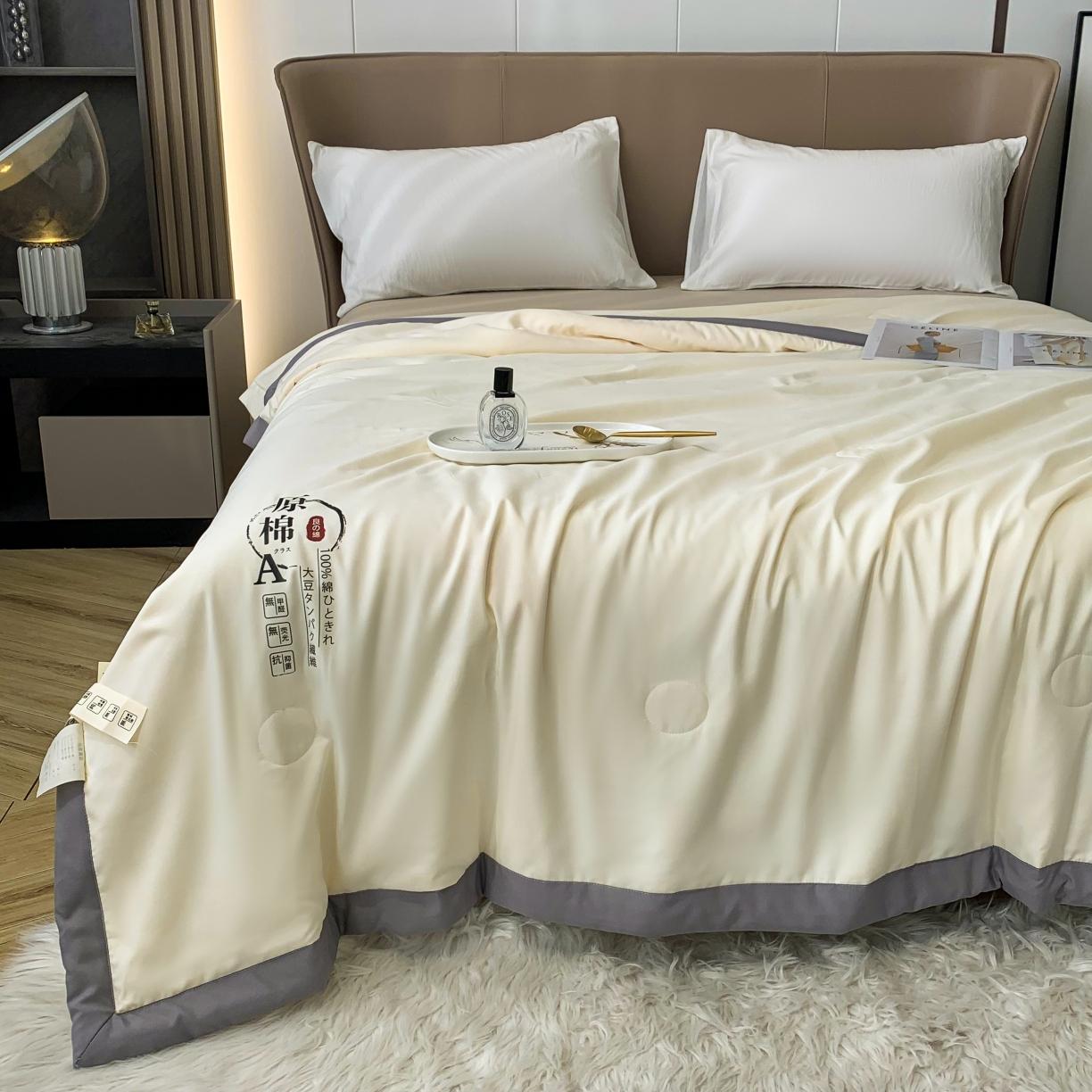 91家纺网 家纺一手货源 找家纺 2025爱宝被业手包边原棉被直播夏凉被 浅黄