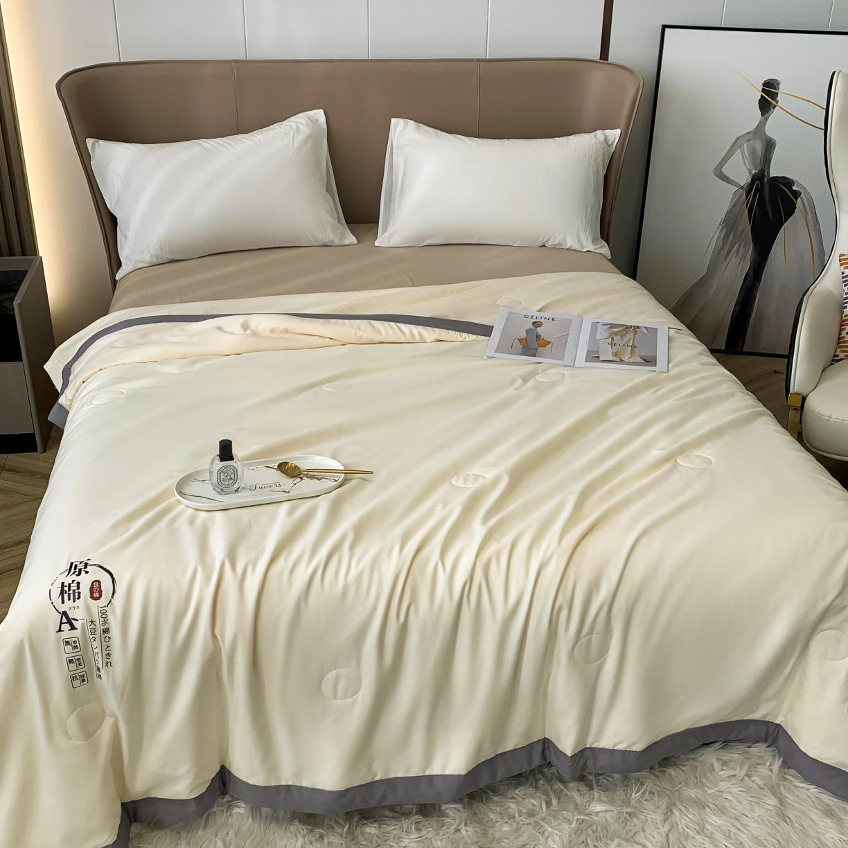 91家纺网 家纺一手货源 找家纺 2025爱宝被业手包边原棉被直播夏凉被 浅黄