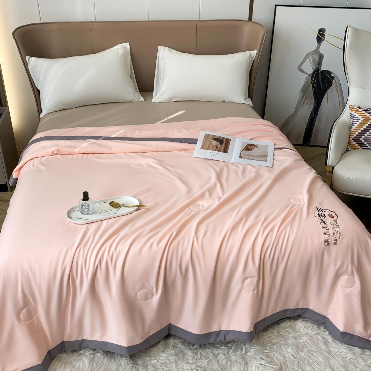 91家纺网 家纺一手货源 找家纺 2025爱宝被业手包边原棉被直播夏凉被 粉色