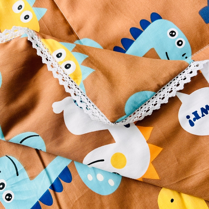 91家纺网 家纺一手货源 找家纺 小虾米 2023新款卡通系列全棉夏被 恐龙日记咖