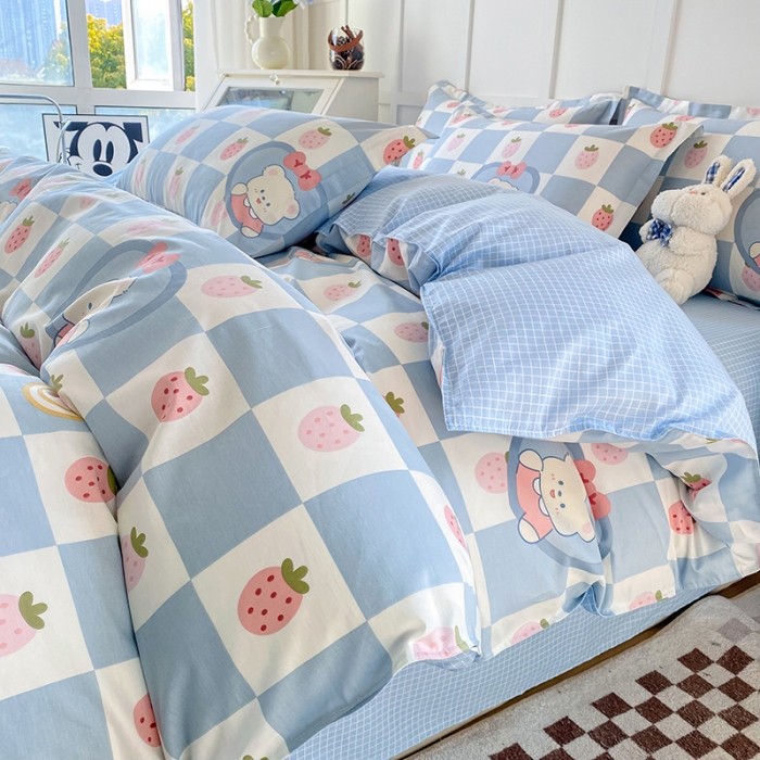 91家纺网 家纺一手货源 找家纺 帛织澜  2025新款全棉喷气12868系列纯棉四件套 草莓小熊-兰