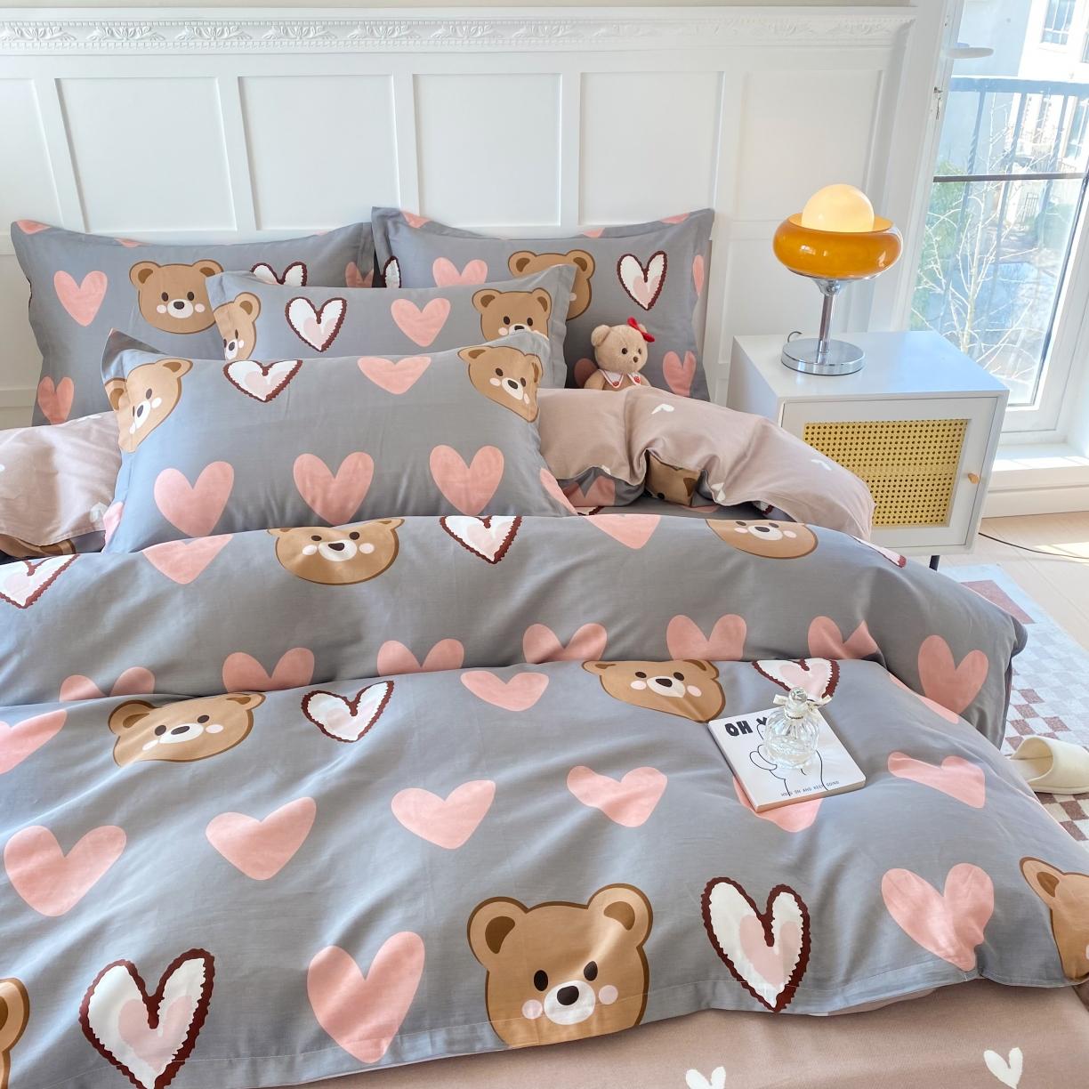 91家纺网 家纺一手货源 找家纺 帛织澜  2025新款全棉喷气12868系列纯棉四件套 多米熊-咖