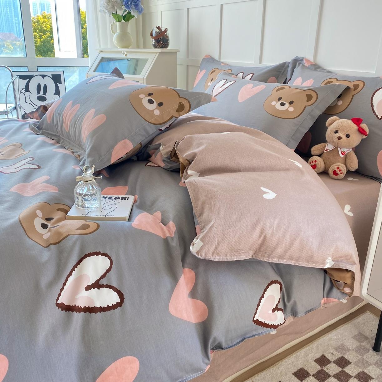 91家纺网 家纺一手货源 找家纺 帛织澜  2025新款全棉喷气12868系列纯棉四件套 多米熊-咖