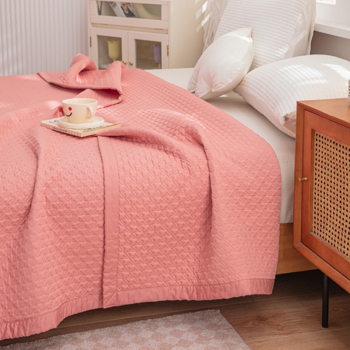 91家纺网 家纺一手货源 找家纺 卡奥  2023新款天丝床盖夏被 绯樱粉