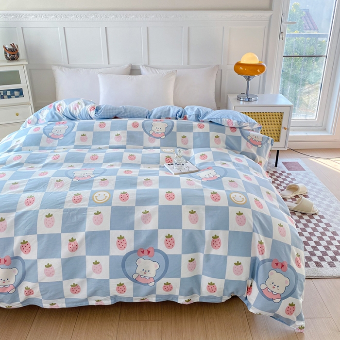 91家纺网 家纺一手货源 找家纺 帛织澜 2025新款全棉喷气12868系列纯棉单被套 草莓小熊-兰