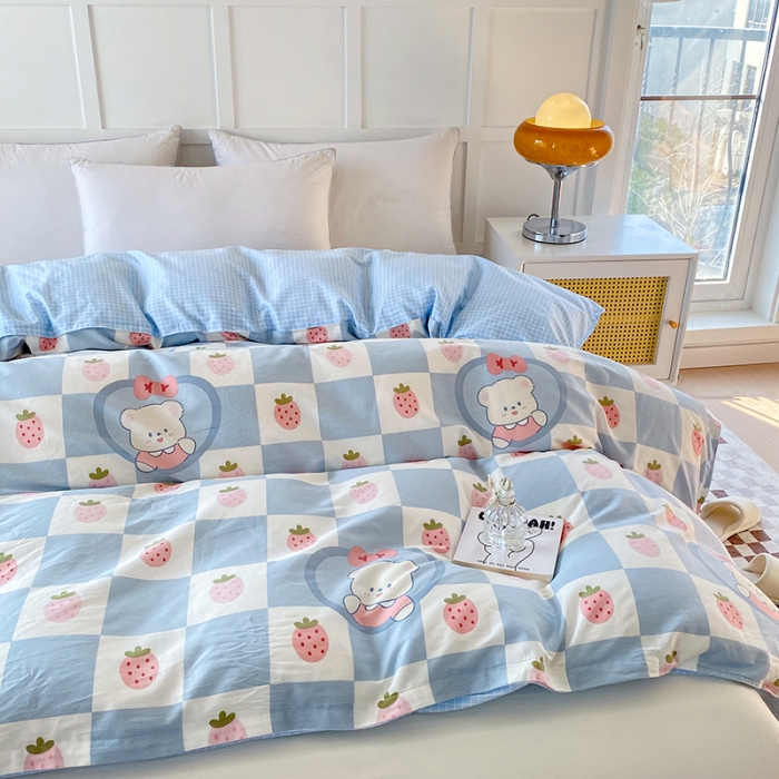 91家纺网 家纺一手货源 找家纺 帛织澜 2025新款全棉喷气12868系列纯棉单被套 草莓小熊-兰