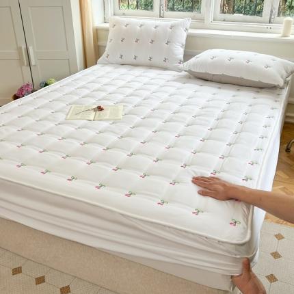 91家纺网 家纺一手货源 找家纺 尊康家纺（原磊科） 2024亲肤奶昔棉夹棉床笠樱桃系列 樱桃-珍珠白