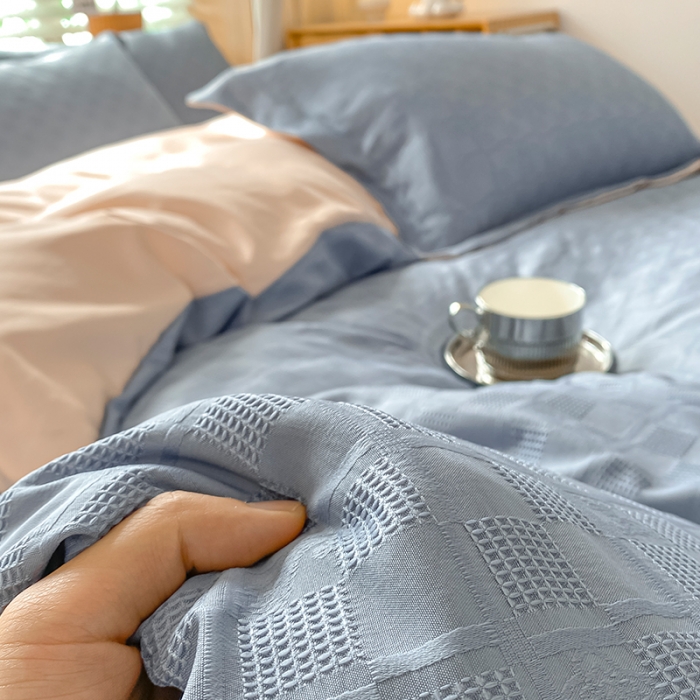 91家纺网 家纺一手货源 找家纺 骏腾家纺 2023新款华夫格冰丝四件套 华夫格-蓝粉