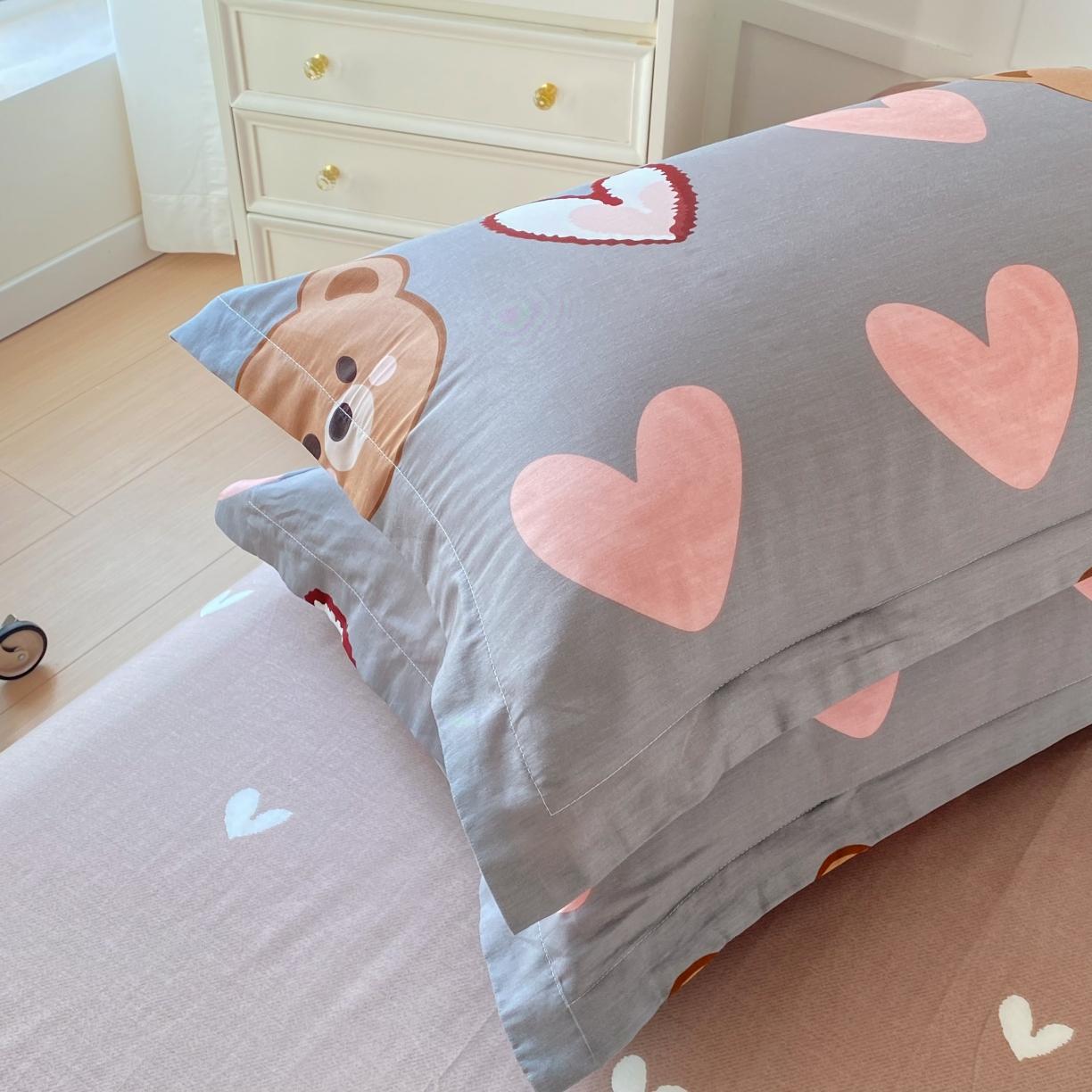 91家纺网 家纺一手货源 找家纺 帛织澜  2025新款全棉喷气12868系列纯棉枕套 多米熊-咖