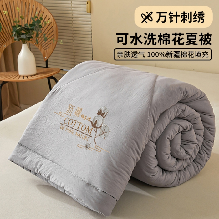 91家纺网 家纺一手货源 找家纺 千百笠 新疆纯棉花宽边绣花款全棉水洗棉夏凉被空调被薄款春秋被 贵族灰