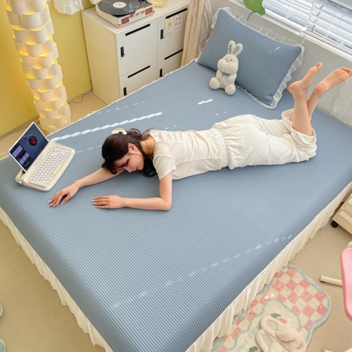 91家纺网 家纺一手货源 找家纺 川悦生活2023新款雪纺极速凉感凉豆豆床裙凉席三件套 贝昔-丁蓝