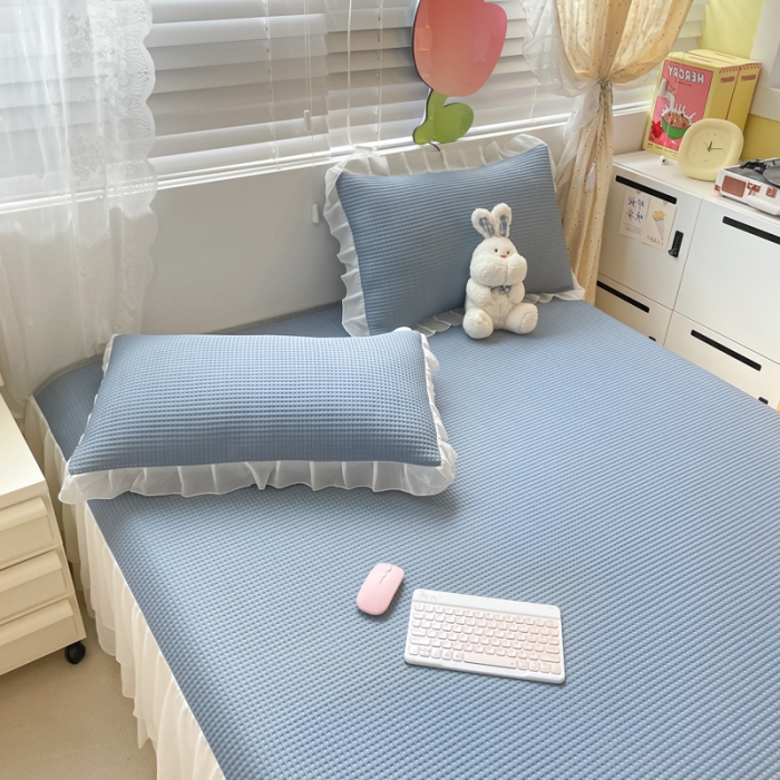 91家纺网 家纺一手货源 找家纺 川悦生活2023新款雪纺极速凉感凉豆豆床裙凉席三件套 贝昔-丁蓝