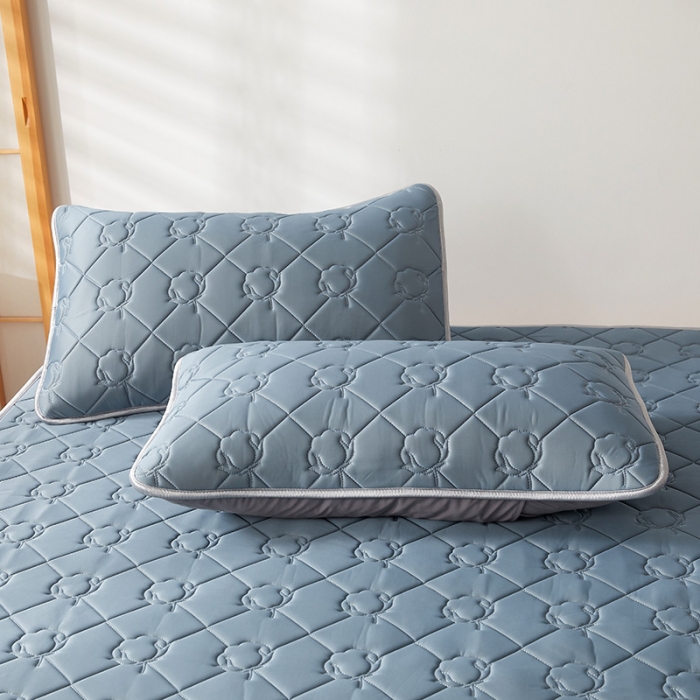 91家纺网 家纺一手货源 找家纺 西域种棉人 新疆棉花凉席冰丝凉感丝平铺款加厚床单款三件套纯色 卡布里蓝