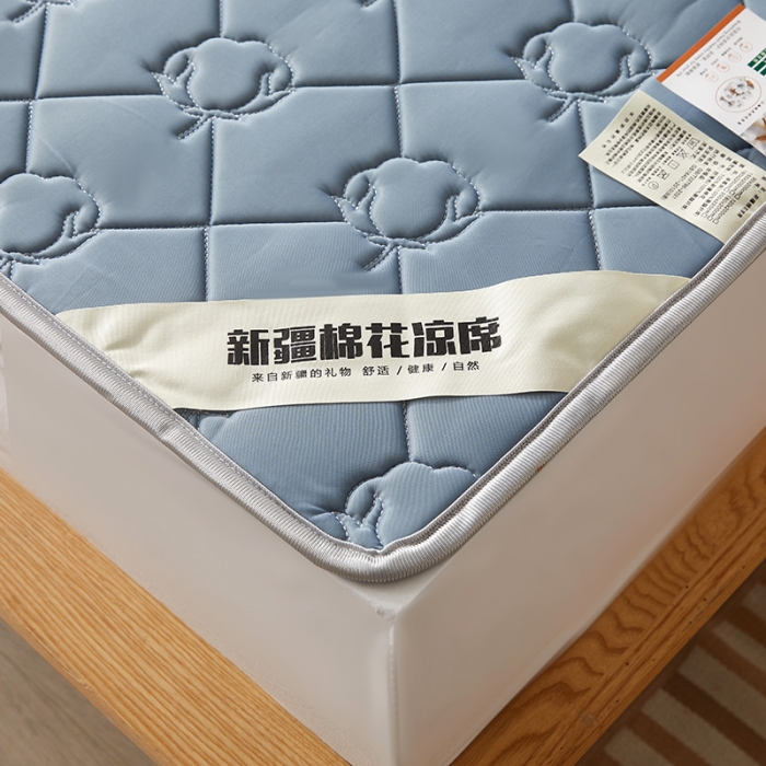 91家纺网 家纺一手货源 找家纺 西域种棉人 新疆棉花凉席冰丝凉感丝平铺款加厚床单款三件套纯色 卡布里蓝