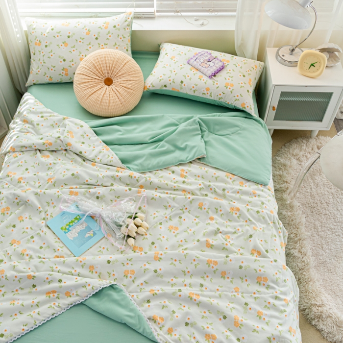 91家纺网 家纺一手货源 找家纺 羋多 2024新款小清新花边水洗棉夏被夏被四件套相伴花开