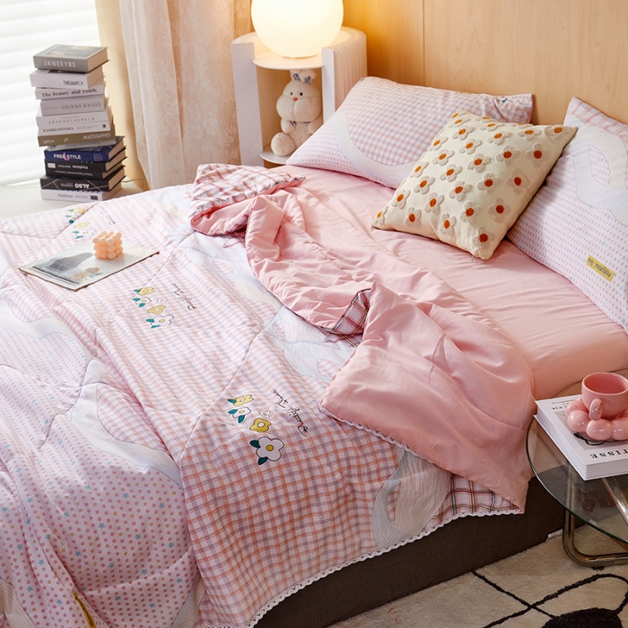 91家纺网 家纺一手货源 找家纺 羋多 2024新款小清新花边水洗棉夏被夏被四件套盛夏光年