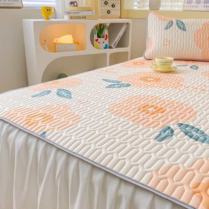 91家纺网 家纺一手货源 找家纺 金爱家 2023新款凉感丝乳胶软凉席床裙款三件套 橘子花朵