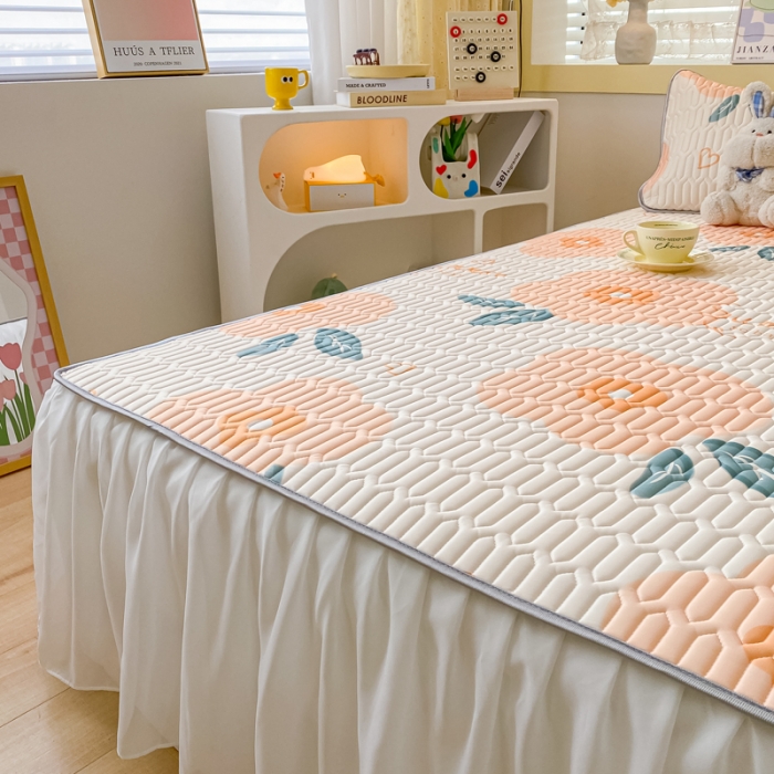 91家纺网 家纺一手货源 找家纺 金爱家 2023新款凉感丝乳胶软凉席床裙款三件套 橘子花朵