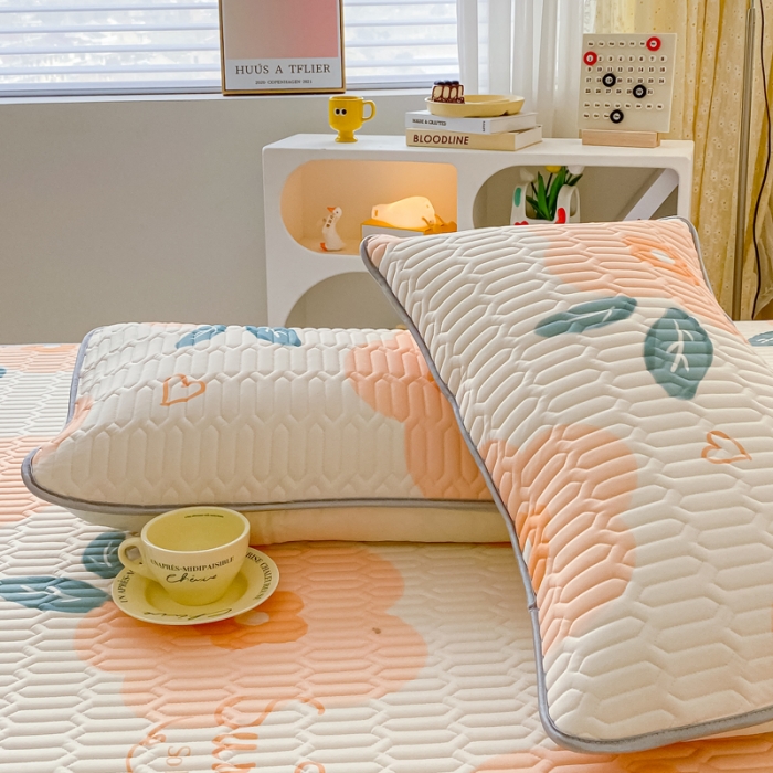 91家纺网 家纺一手货源 找家纺 金爱家 2023新款凉感丝乳胶软凉席床裙款三件套 橘子花朵