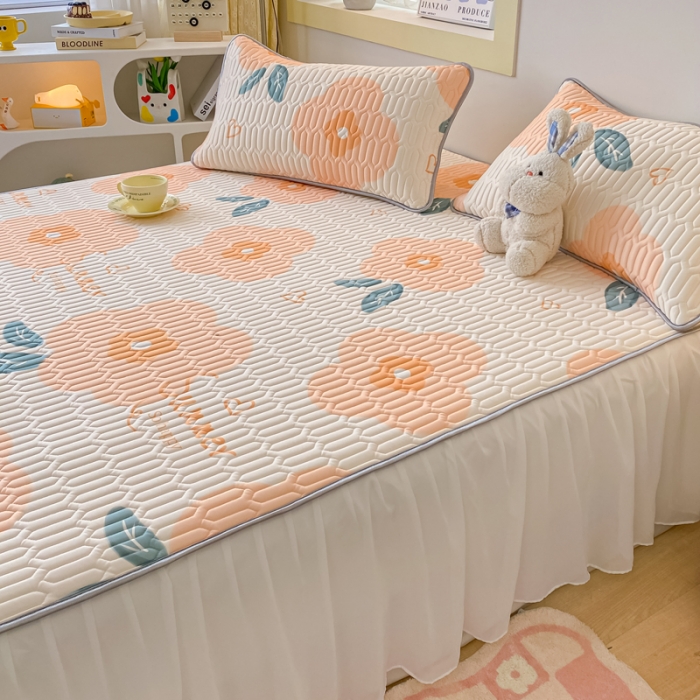 91家纺网 家纺一手货源 找家纺 金爱家 2023新款凉感丝乳胶软凉席床裙款三件套 橘子花朵