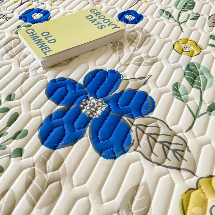 91家纺网 家纺一手货源 找家纺 金爱家 2023新款凉感丝乳胶软凉席床裙款三件套 夏日悠花