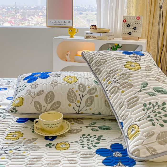 91家纺网 家纺一手货源 找家纺 金爱家 2023新款凉感丝乳胶软凉席床裙款三件套 夏日悠花