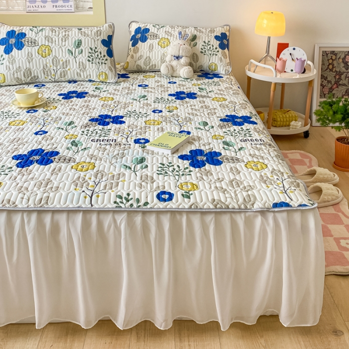 91家纺网 家纺一手货源 找家纺 金爱家 2023新款凉感丝乳胶软凉席床裙款三件套 夏日悠花