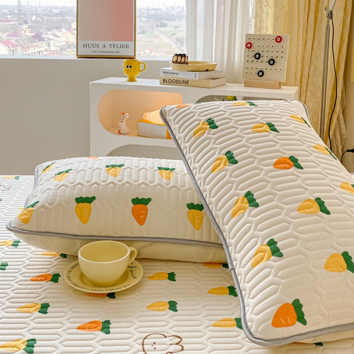 91家纺网 家纺一手货源 找家纺 金爱家 2023新款凉感丝乳胶软凉席床裙款三件套 小萝卜