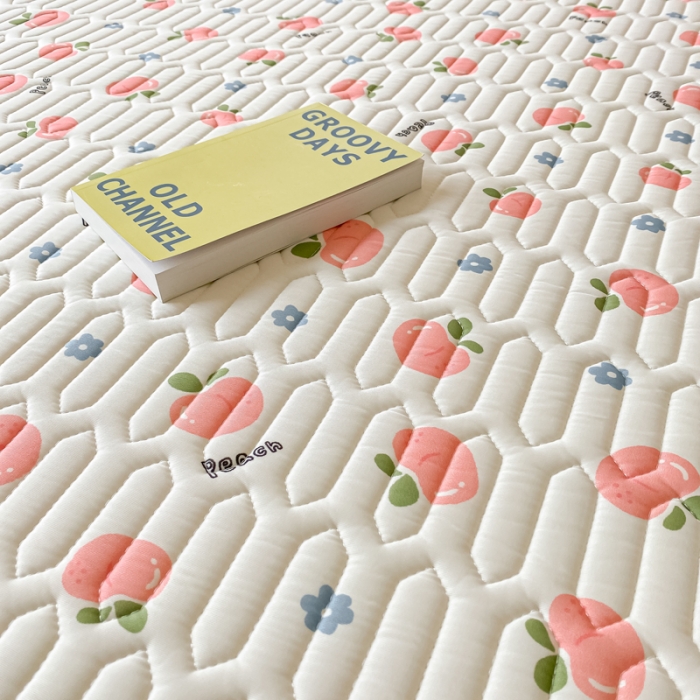 91家纺网 家纺一手货源 找家纺 金爱家 2023新款凉感丝乳胶软凉席床裙款三件套 小桃子