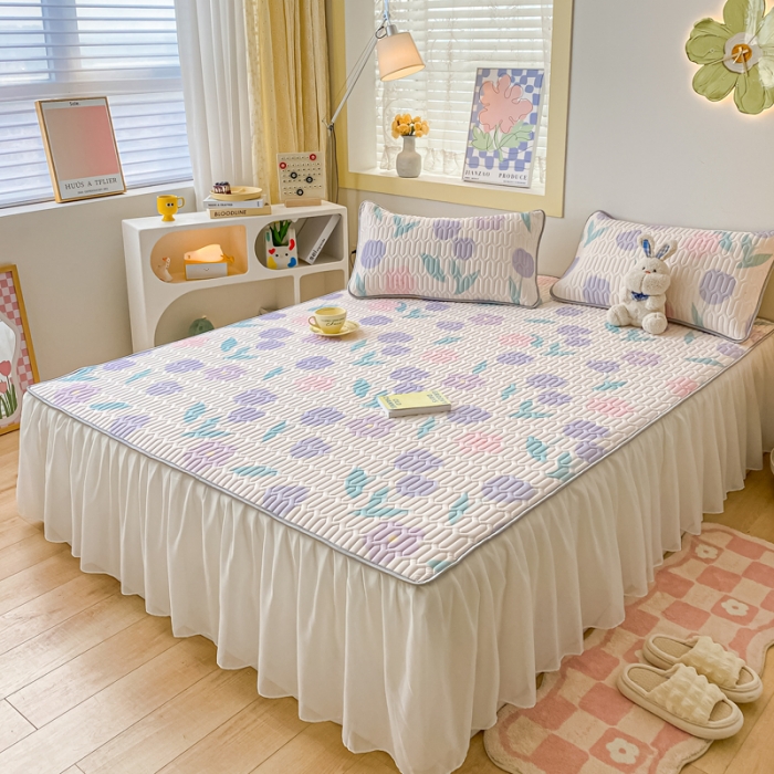 91家纺网 家纺一手货源 找家纺 金爱家 2023新款凉感丝乳胶软凉席床裙款三件套 郁金香