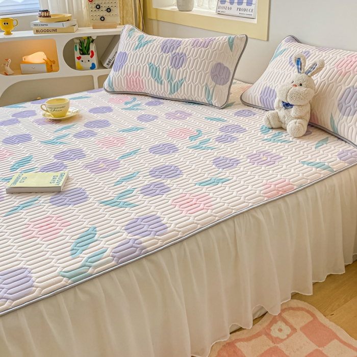 91家纺网 家纺一手货源 找家纺 金爱家 2023新款凉感丝乳胶软凉席床裙款三件套 郁金香