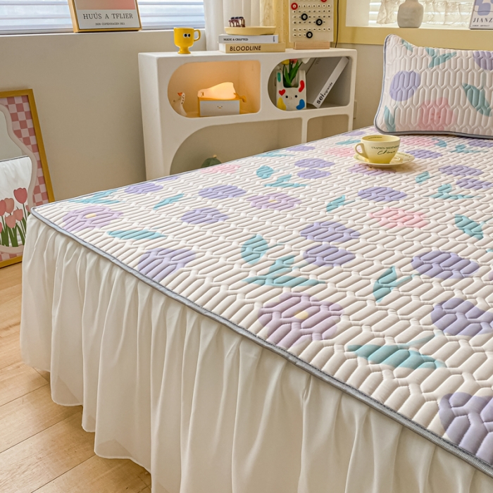 91家纺网 家纺一手货源 找家纺 金爱家 2023新款凉感丝乳胶软凉席床裙款三件套 郁金香