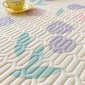 91家纺网 家纺一手货源 找家纺 金爱家 2023新款凉感丝乳胶软凉席床裙款三件套 郁金香