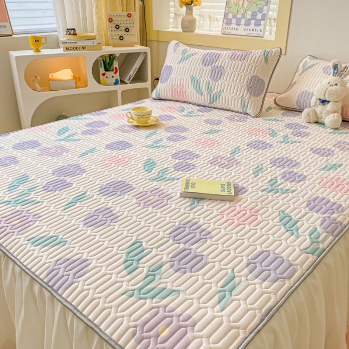 91家纺网 家纺一手货源 找家纺 金爱家 2023新款凉感丝乳胶软凉席床裙款三件套 郁金香