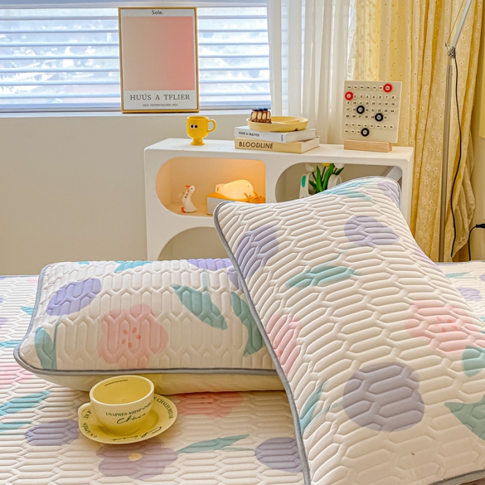 91家纺网 家纺一手货源 找家纺 金爱家 2023新款凉感丝乳胶软凉席床裙款三件套 郁金香