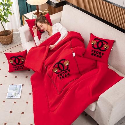 91家纺网 家纺一手货源 找家纺 宝马家纺 2023新款双头泰迪熊抱枕被大红