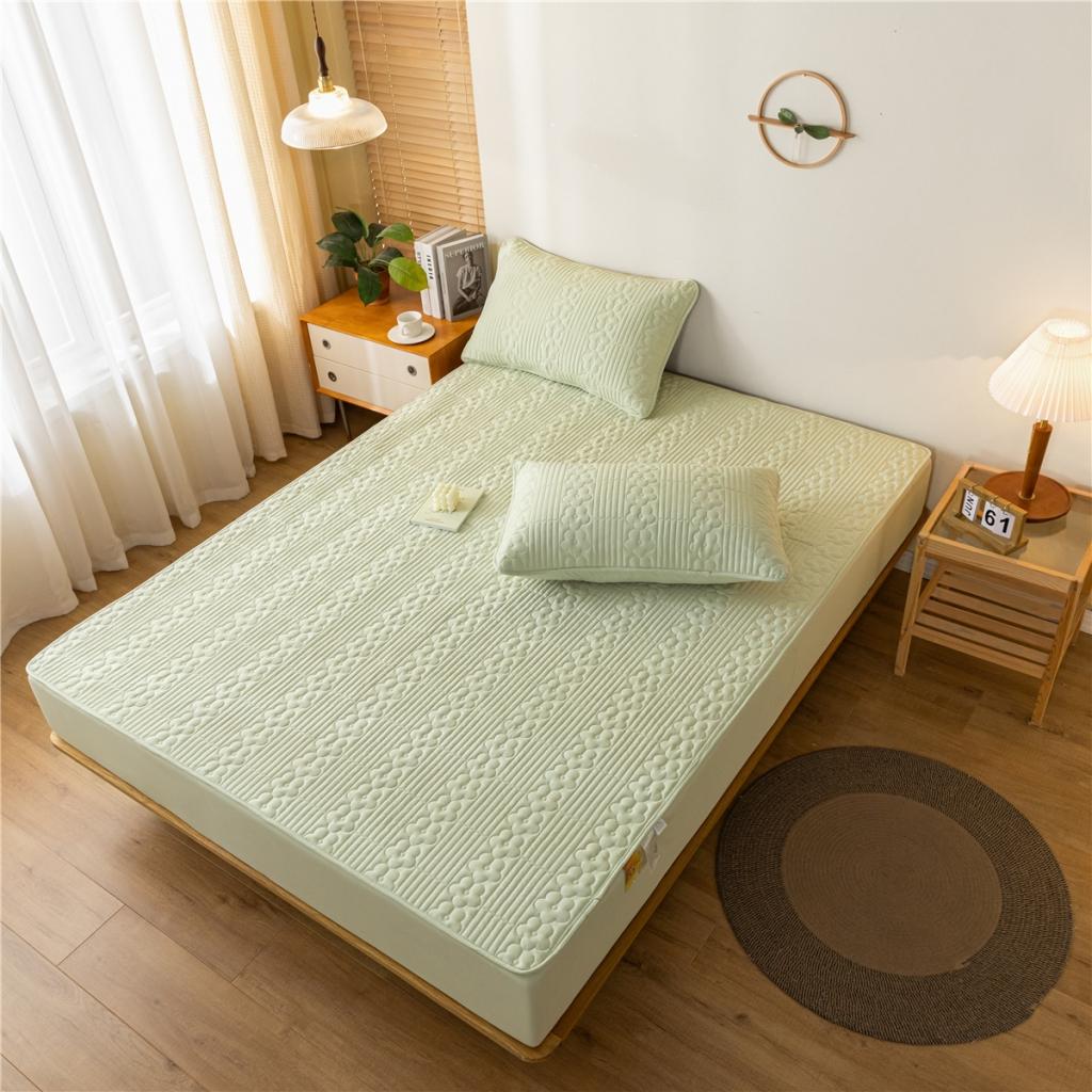 91家纺网 家纺一手货源 找家纺 古吉梦2023新款 A类水洗棉夹棉防水床笠花朵系列三件套 花朵-茶绿