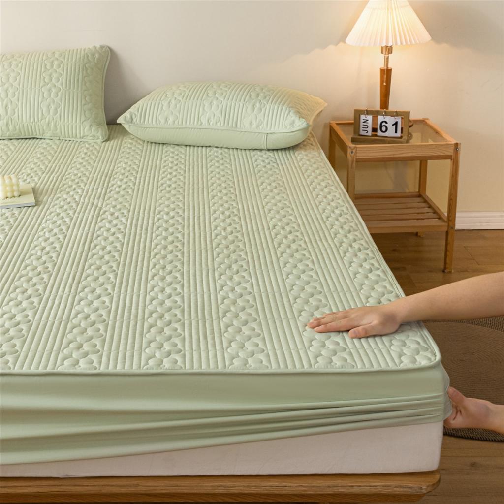 91家纺网 家纺一手货源 找家纺 古吉梦2023新款 A类水洗棉夹棉防水床笠花朵系列三件套 花朵-茶绿