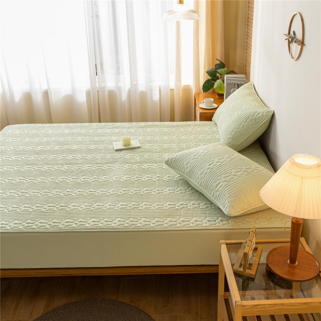 91家纺网 家纺一手货源 找家纺 古吉梦2023新款 A类水洗棉夹棉防水床笠花朵系列三件套 花朵-茶绿