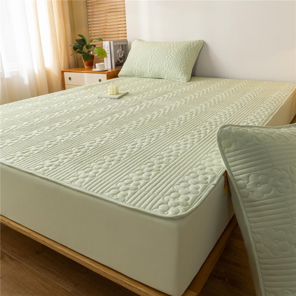 91家纺网 家纺一手货源 找家纺 古吉梦2023新款 A类水洗棉夹棉防水床笠花朵系列三件套 花朵-茶绿