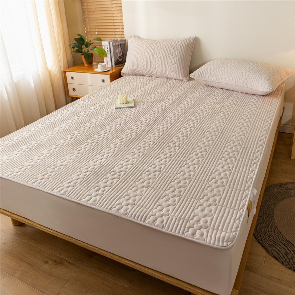 91家纺网 家纺一手货源 找家纺 古吉梦2023新款 A类水洗棉夹棉防水床笠花朵系列三件套 花朵-卡其