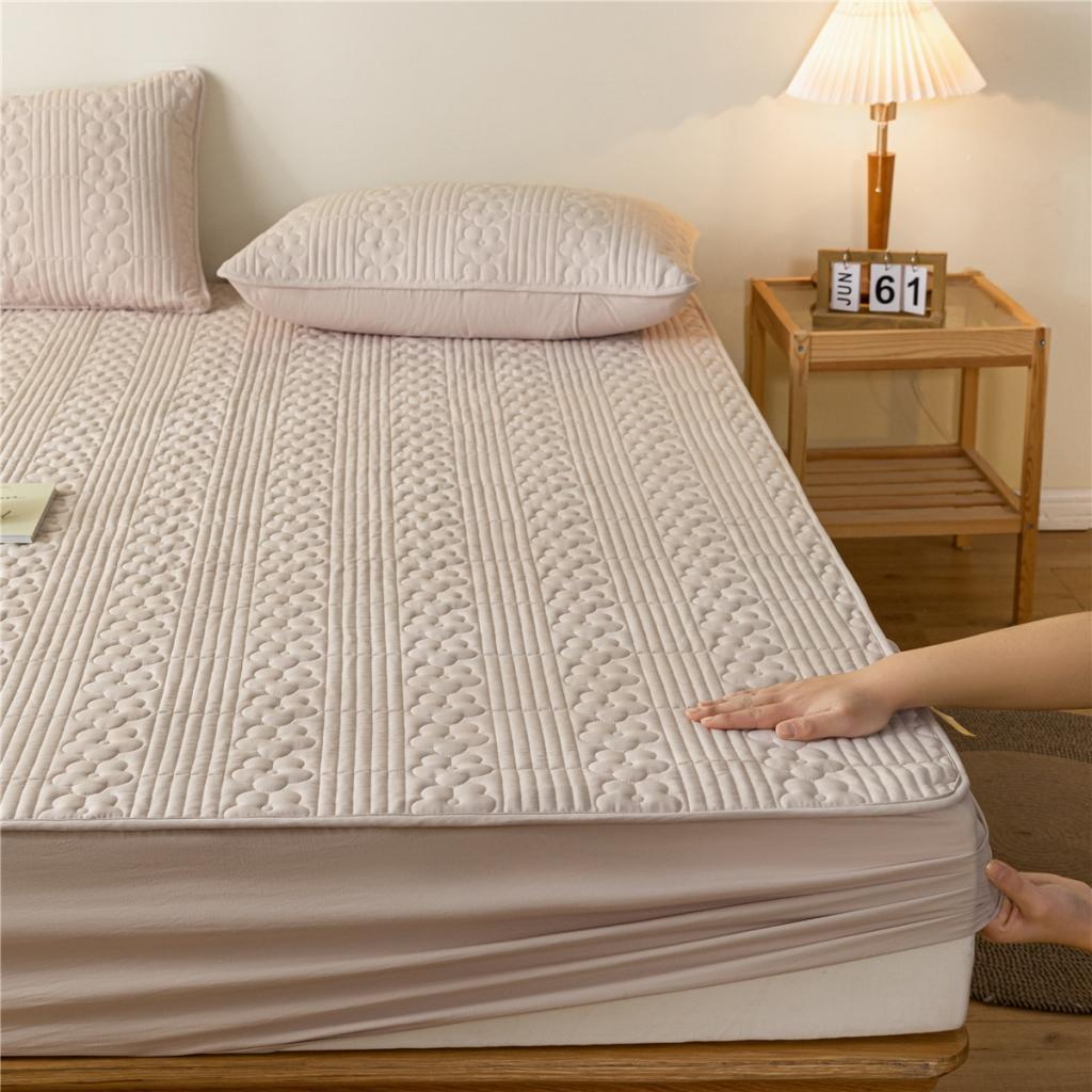 91家纺网 家纺一手货源 找家纺 古吉梦2023新款 A类水洗棉夹棉防水床笠花朵系列三件套 花朵-卡其