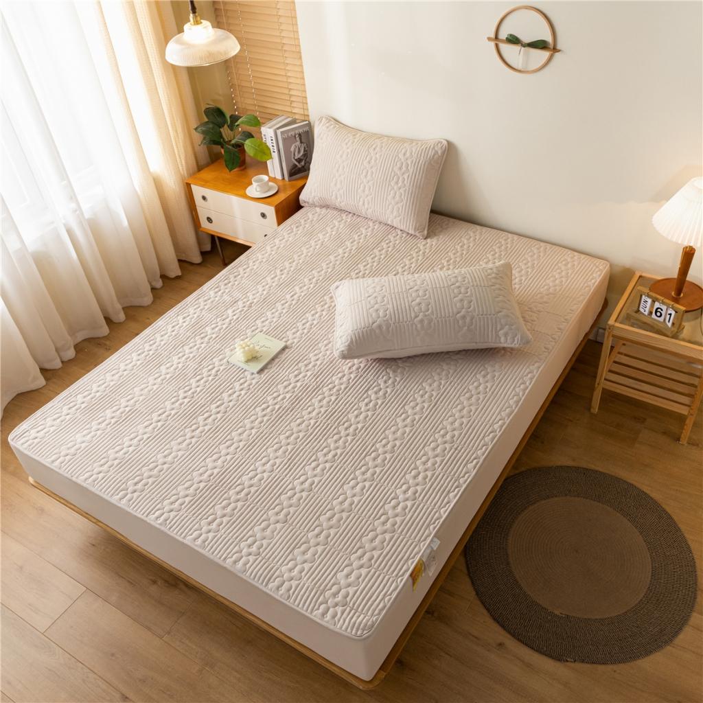 91家纺网 家纺一手货源 找家纺 古吉梦2023新款 A类水洗棉夹棉防水床笠花朵系列三件套 花朵-卡其