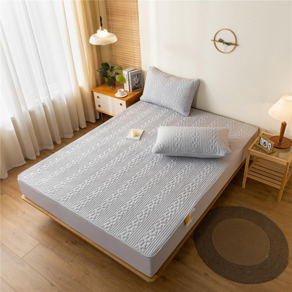 91家纺网 家纺一手货源 找家纺 古吉梦 2023新款 A类水洗棉夹棉防水床笠花朵系列三件套 花朵-浅灰