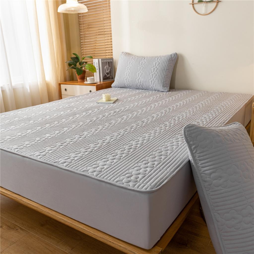 91家纺网 家纺一手货源 找家纺 古吉梦 2023新款 A类水洗棉夹棉防水床笠花朵系列三件套 花朵-浅灰