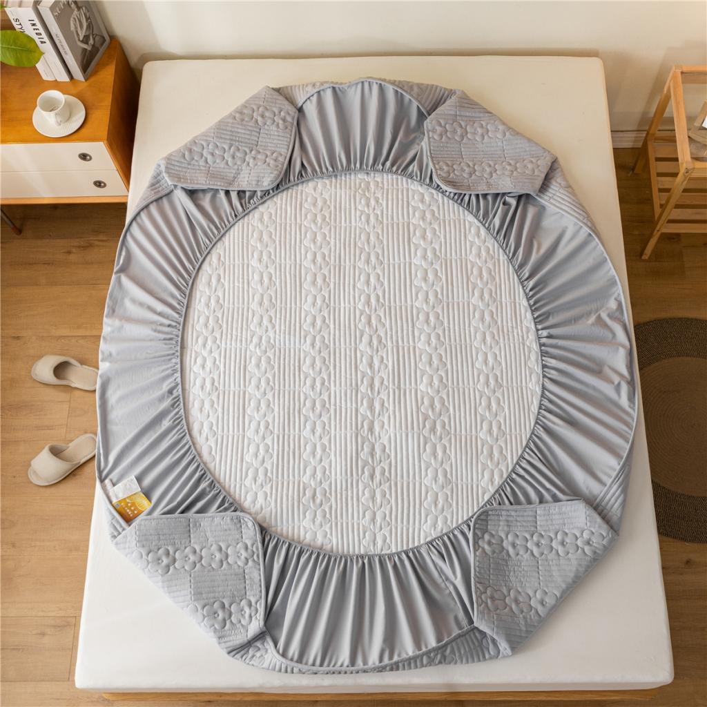 91家纺网 家纺一手货源 找家纺 古吉梦 2023新款 A类水洗棉夹棉防水床笠花朵系列三件套 花朵-浅灰