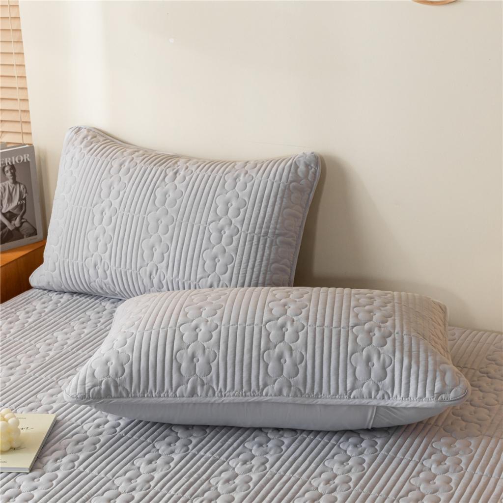 91家纺网 家纺一手货源 找家纺 古吉梦 2023新款 A类水洗棉夹棉防水床笠花朵系列三件套 花朵-浅灰