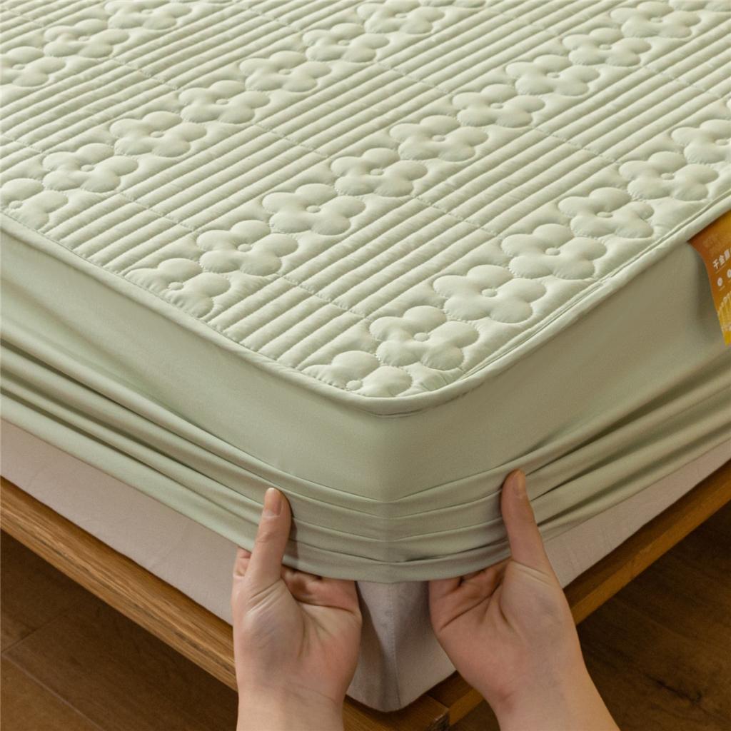 91家纺网 家纺一手货源 找家纺 古吉梦2023新款 A类水洗棉夹棉防水床笠花朵系列三件套 花朵-茶绿